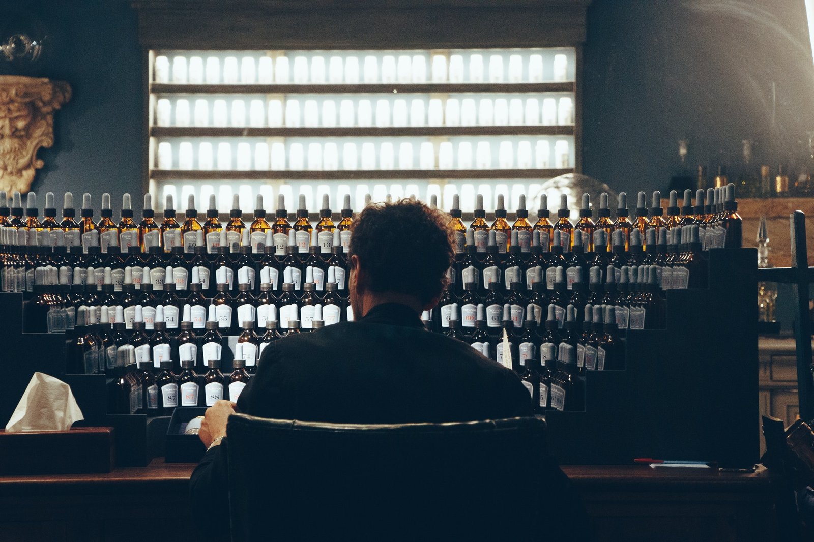 perfume-master-designing-a-new-perfume-pattern-of-small-bottles- (1)